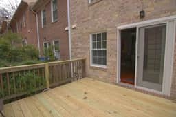 Columbia 3 level spacious townhome w/deck