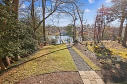 Waterfront home: history, nature and comfort