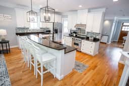 West Annapolis Cottage- 6BR  Walk to Navy Stadium