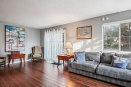 Adorable home steps from Navy stadium!