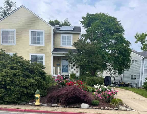 Adorable home steps from Navy stadium!