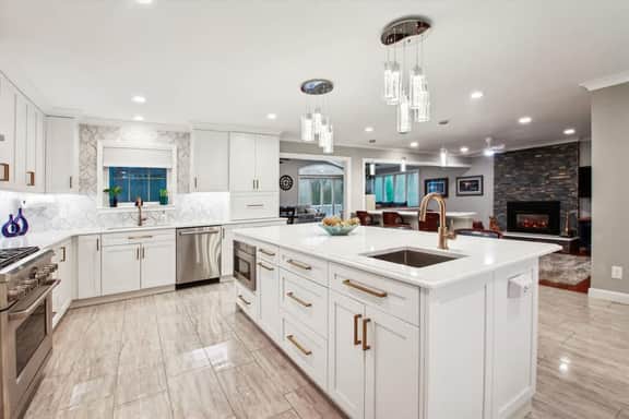 The General's House-Spacious Home w/Pool & Hot Tub