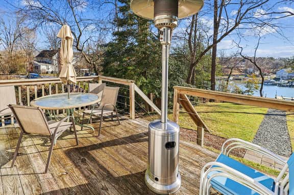 Waterfront home: history, nature and comfort