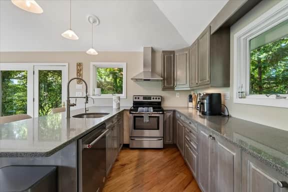Waterfront Annapolis Home Near USNA Stadium - Image 2