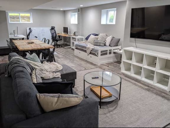 Silver Spring Spacious Apartment