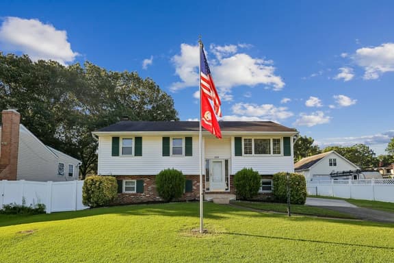 4-Bedroom Arnold Retreat | Spacious Yard & Deck - Image 1